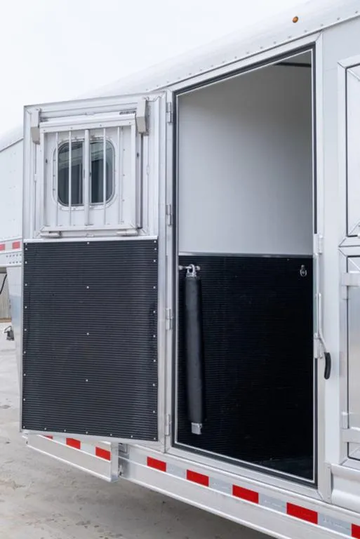 used Horse Trailers Elite Trailers  for sale, in Seguin, TX Thumbnail 19