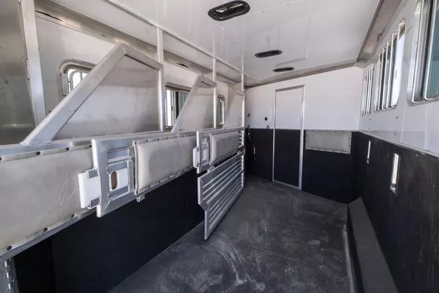 used Horse Trailers Featherlite  for sale, in Seguin, TX Thumbnail 15