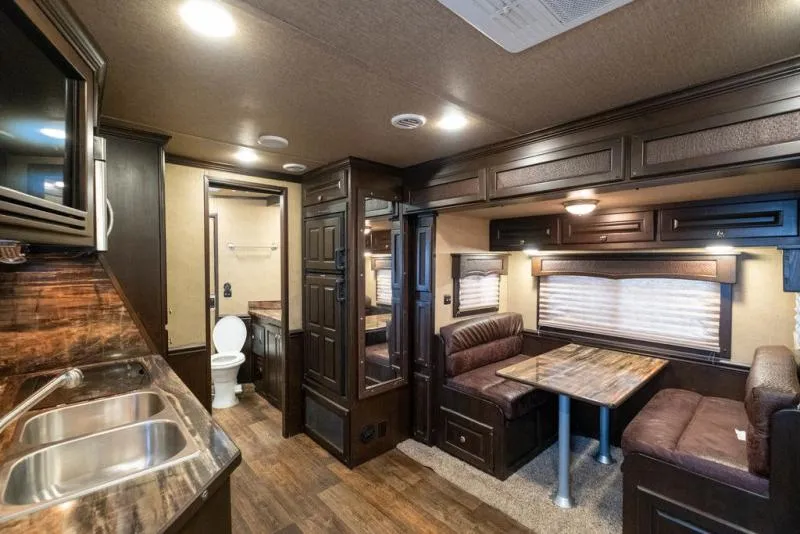 used Horse Trailers Merhow Trailers  for sale, in Seguin, TX Thumbnail 8