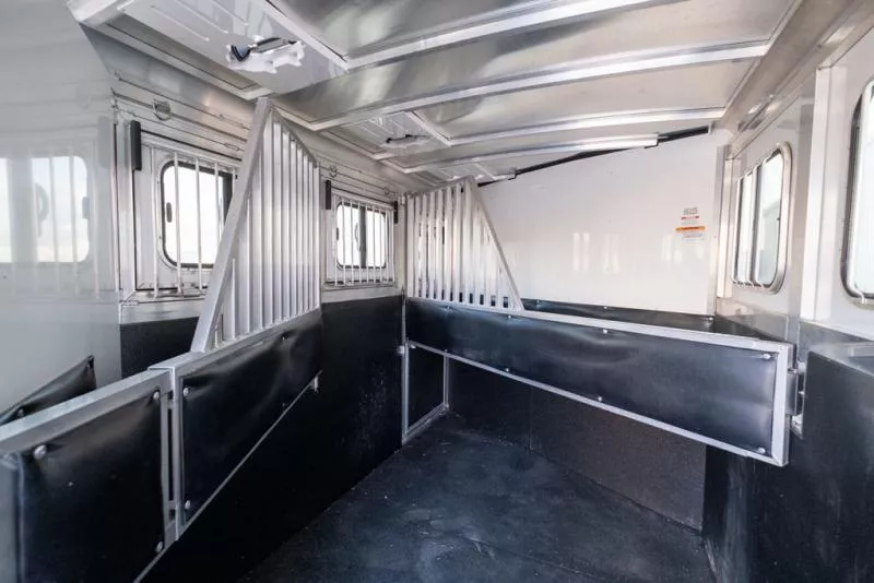 used Horse Trailers Sundowner Trailers  for sale, in Seguin, TX Thumbnail 17