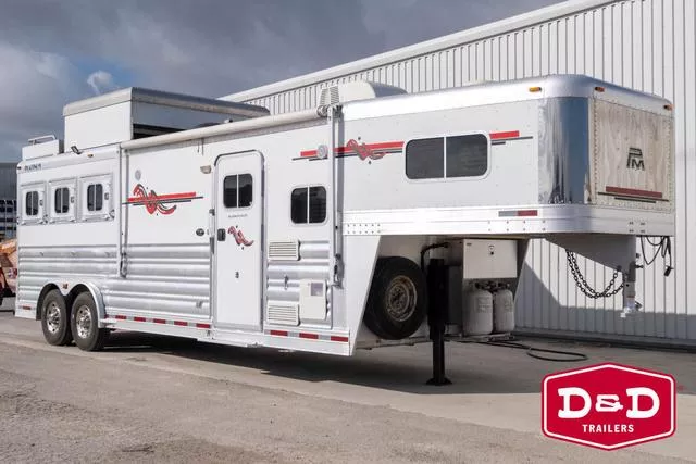 2009 Platinum Coach Trailers 3 Horse Living Quarters Trailer 