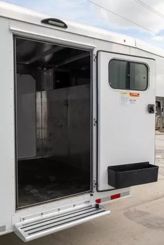 used Horse Trailers Sundowner Trailers  for sale, in Seguin, TX Thumbnail 8