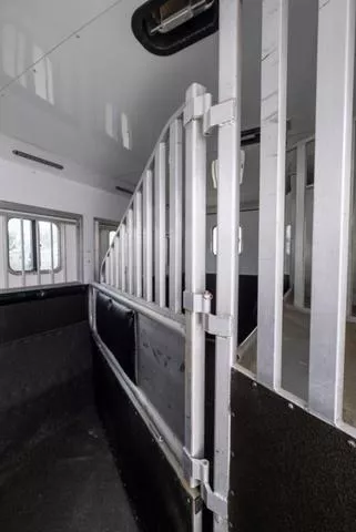 used Horse Trailers Merhow Trailers  for sale, in Seguin, TX Thumbnail 12