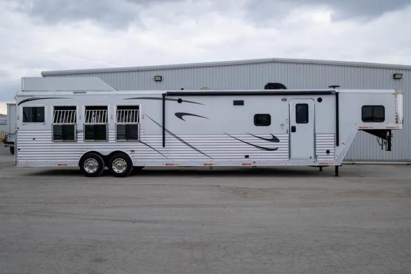 used Horse Trailers Merhow Trailers  for sale, in Seguin, TX Thumbnail 2