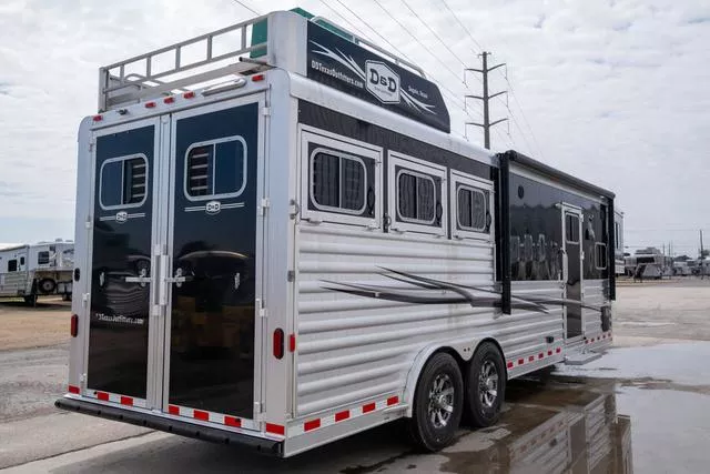 used Horse Trailers Elite Trailers  for sale, in Seguin, TX Thumbnail 5