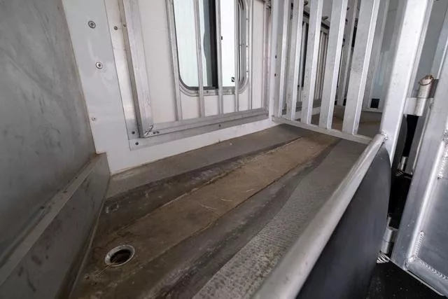 used Horse Trailers Merhow Trailers  for sale, in Seguin, TX Thumbnail 18