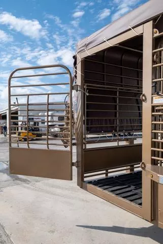 new Stock / Stock Combo Trailers Gooseneck  for sale, in Seguin, TX Thumbnail 7