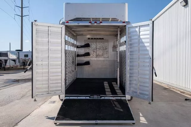 used Horse Trailers Sundowner Trailers  for sale, in Seguin, TX Thumbnail 17