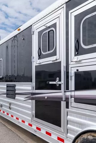 used Horse Trailers Elite Trailers  for sale, in Seguin, TX Thumbnail 9