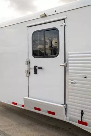 used Horse Trailers Sundowner Trailers  for sale, in Seguin, TX Thumbnail 14