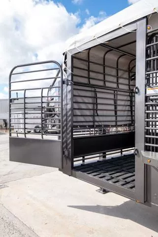 new Stock / Stock Combo Trailers Gooseneck  for sale, in Seguin, TX Thumbnail 4