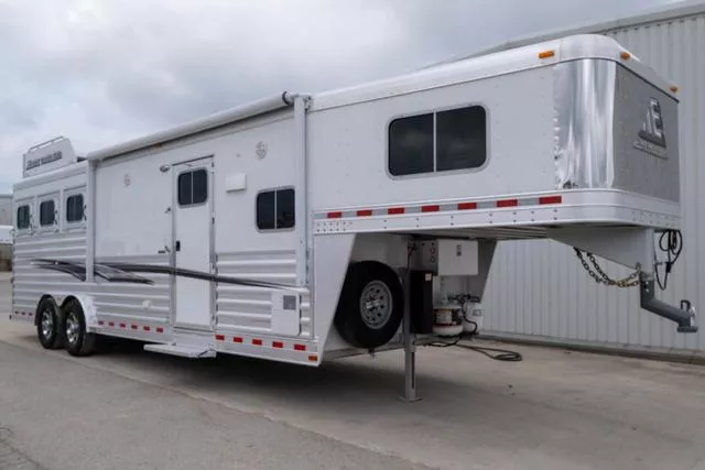 used Horse Trailers Elite Trailers  for sale, in Seguin, TX Thumbnail 2