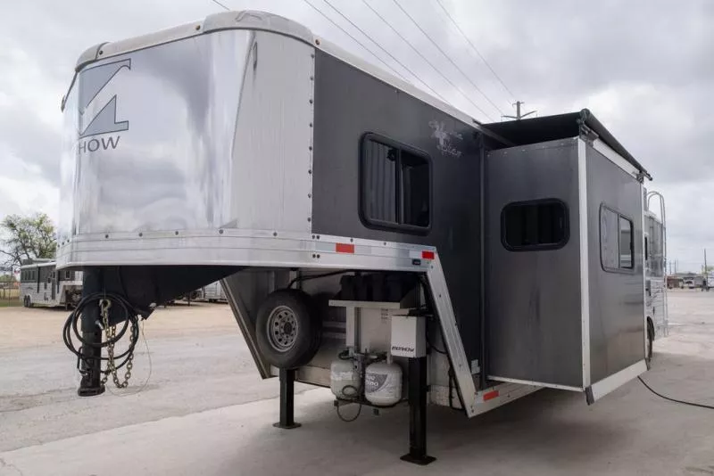 used Horse Trailers Merhow Trailers  for sale, in Seguin, TX Thumbnail 5