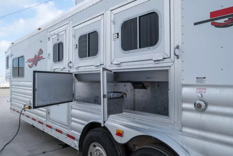 used Horse Trailers Platinum Coach  for sale, in Seguin, TX Thumbnail 9