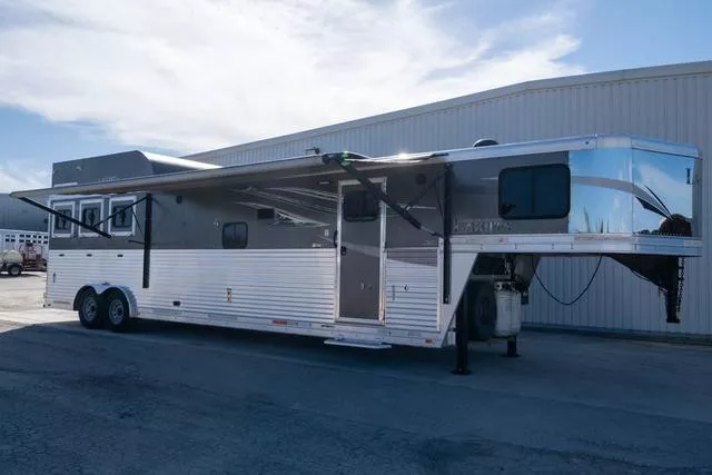 used Horse Trailers Lakota  for sale, in Seguin, TX Thumbnail 31