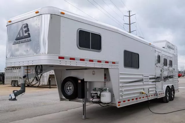 used Horse Trailers Elite Trailers  for sale, in Seguin, TX Thumbnail 6