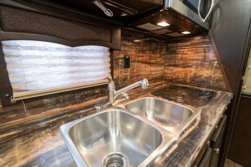 used Horse Trailers Merhow Trailers  for sale, in Seguin, TX Thumbnail 15