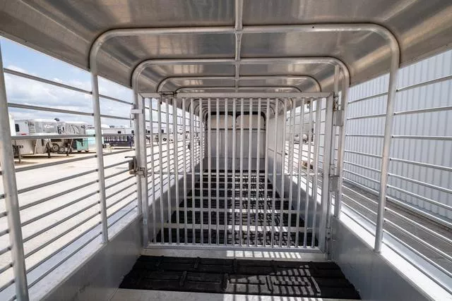 used Stock / Stock Combo Trailers Gooseneck  for sale, in Seguin, TX Thumbnail 13