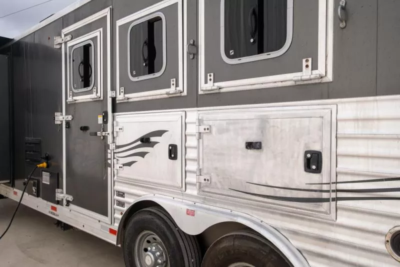 used Horse Trailers Merhow Trailers  for sale, in Seguin, TX Thumbnail 8