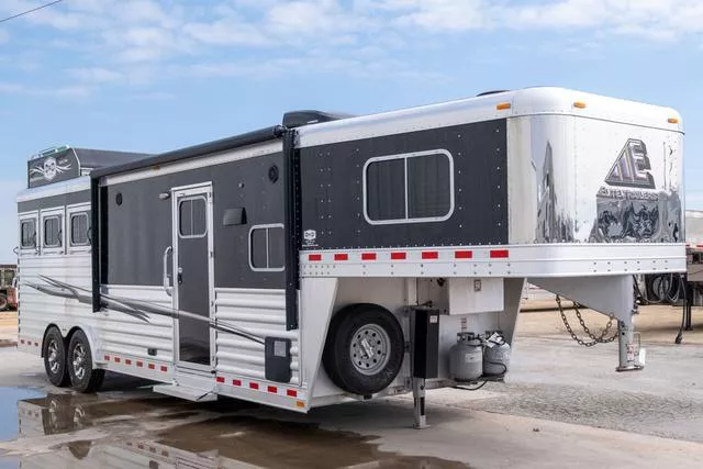 used Horse Trailers Elite Trailers  for sale, in Seguin, TX Thumbnail 4