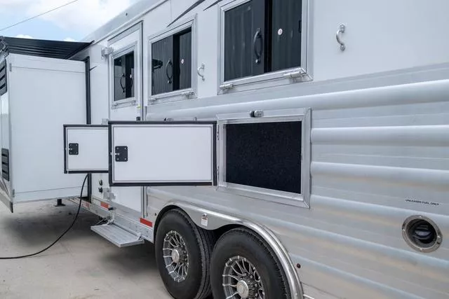 new Horse Trailers Merhow Trailers  for sale, in Seguin, TX Thumbnail 13