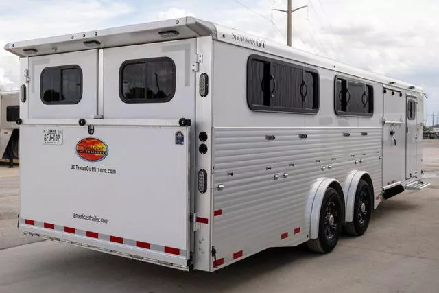 used Horse Trailers Sundowner Trailers  for sale, in Seguin, TX Thumbnail 4