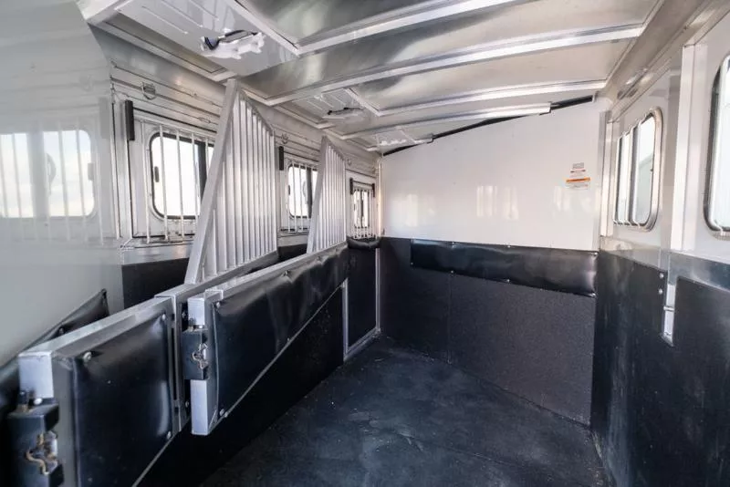 used Horse Trailers Sundowner Trailers  for sale, in Seguin, TX Thumbnail 16