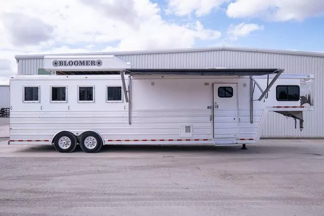 used Horse Trailers Bloomer  for sale, in Seguin, TX Thumbnail 38