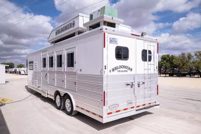 used Horse Trailers Bloomer  for sale, in Seguin, TX Thumbnail 5