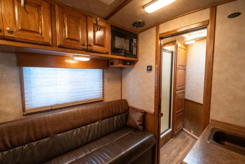 used Horse Trailers Platinum Coach  for sale, in Seguin, TX Thumbnail 8