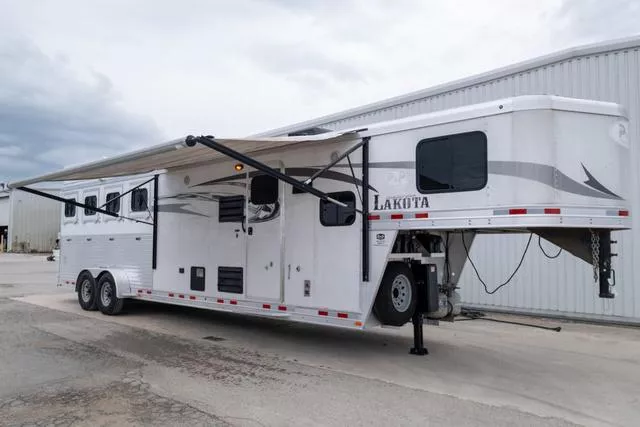used Horse Trailers Lakota  for sale, in Seguin, TX Thumbnail 36