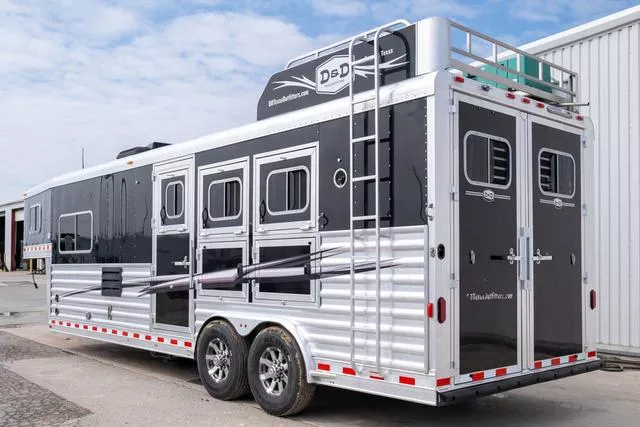 used Horse Trailers Elite Trailers  for sale, in Seguin, TX Thumbnail 3