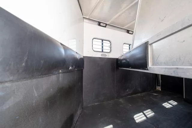 used Horse Trailers Sundowner Trailers  for sale, in Seguin, TX Thumbnail 11