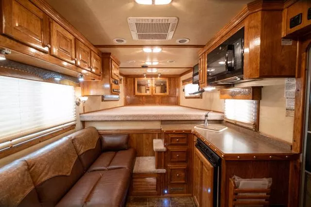 used Horse Trailers Platinum Coach  for sale, in Seguin, TX Thumbnail 23