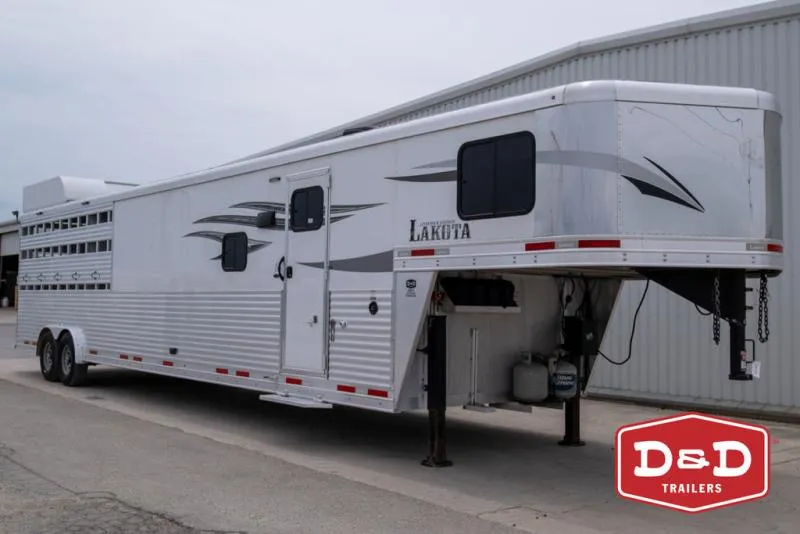 2021 Lakota Trailers Livestock Living Quarters Trailer 