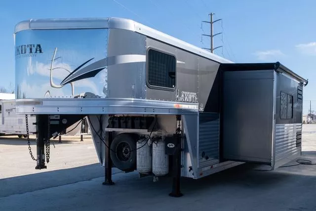 used Horse Trailers Lakota  for sale, in Seguin, TX Thumbnail 5