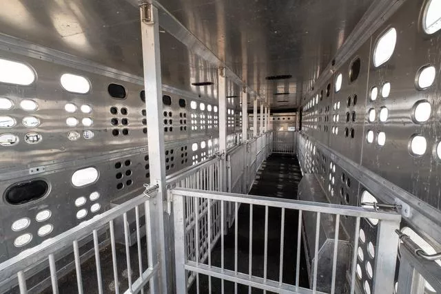 used Horse Trailers EBY  for sale, in Seguin, TX Thumbnail 9