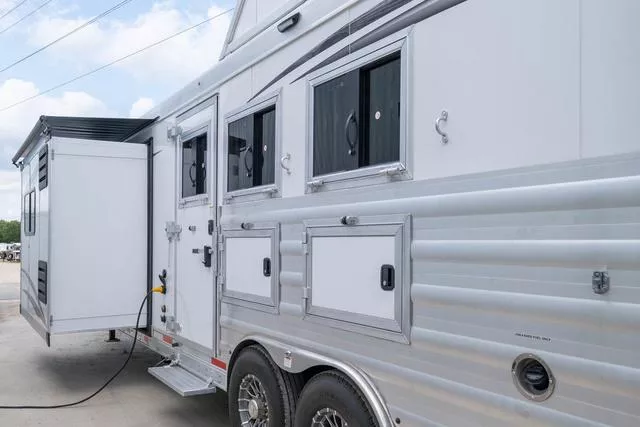 new Horse Trailers Merhow Trailers  for sale, in Seguin, TX Thumbnail 12