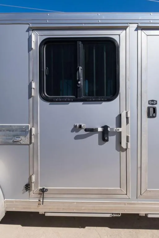 used Horse Trailers Sundowner Trailers  for sale, in Seguin, TX Thumbnail 12