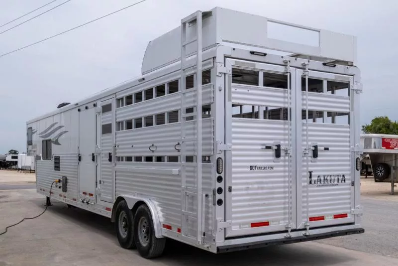 used Horse Trailers Lakota  for sale, in Seguin, TX Thumbnail 4