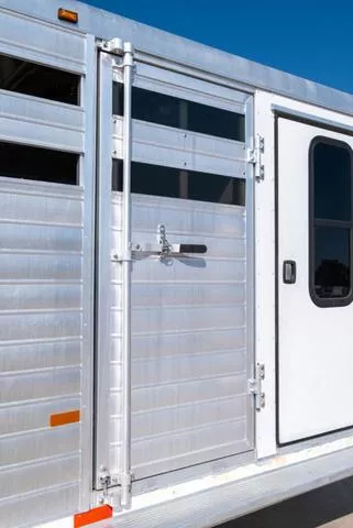 used Horse Trailers Sundowner Trailers  for sale, in Seguin, TX Thumbnail 9