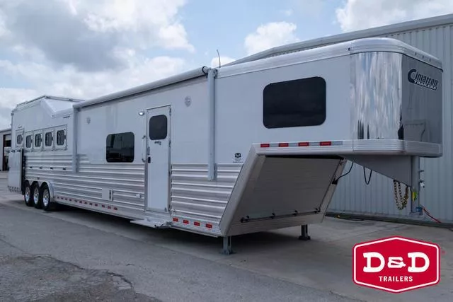 2025 Cimarron Trailers 5 Horse Norstar LQ with Hay Elevator 