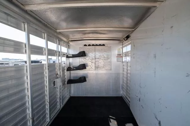 used Horse Trailers Sundowner Trailers  for sale, in Seguin, TX Thumbnail 18