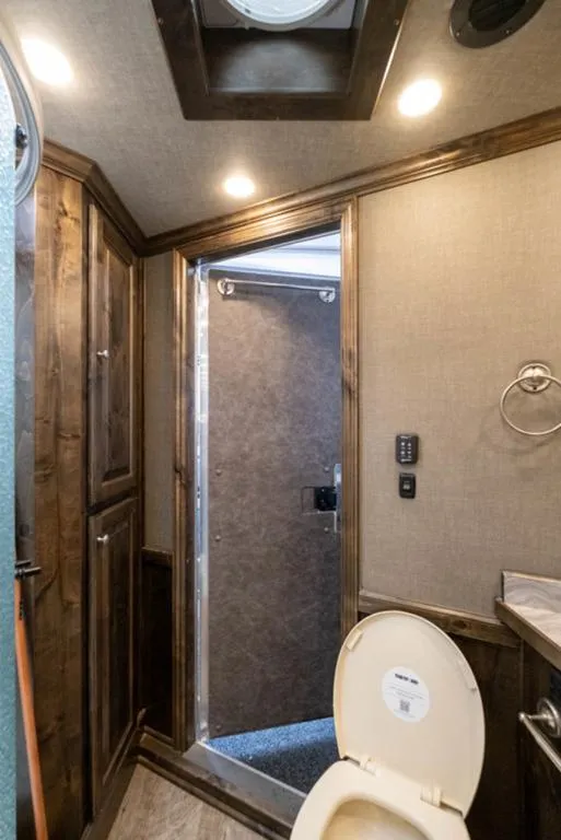 used Horse Trailers Elite Trailers  for sale, in Seguin, TX Thumbnail 13