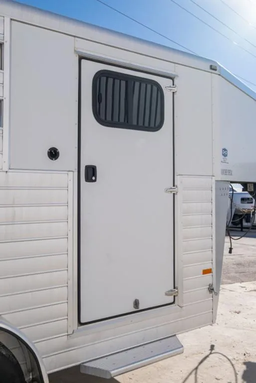 used Horse Trailers Sundowner Trailers  for sale, in Seguin, TX Thumbnail 7