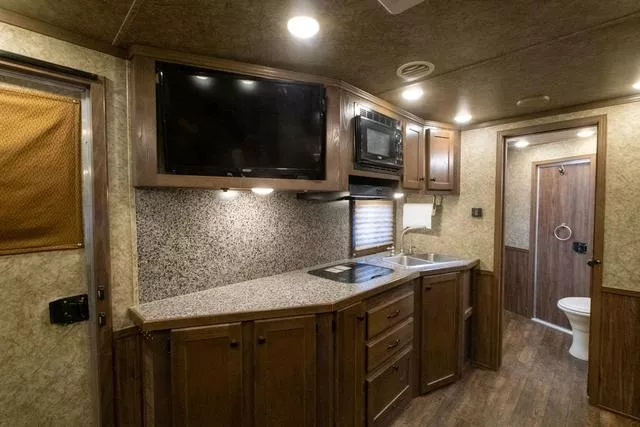 used Horse Trailers Lakota  for sale, in Seguin, TX Thumbnail 18