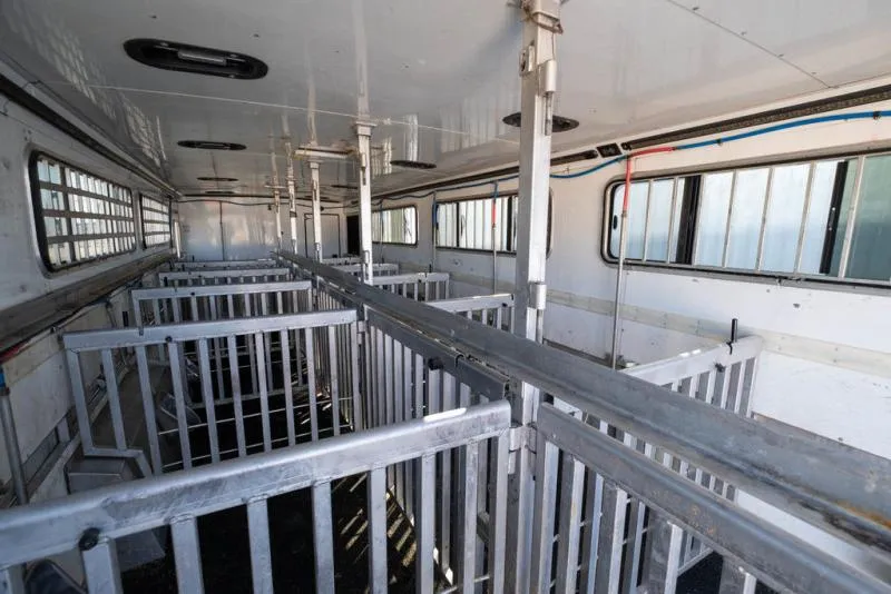 used Horse Trailers Sundowner Trailers  for sale, in Seguin, TX Thumbnail 21