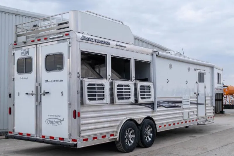 used Horse Trailers Elite Trailers  for sale, in Seguin, TX Thumbnail 3