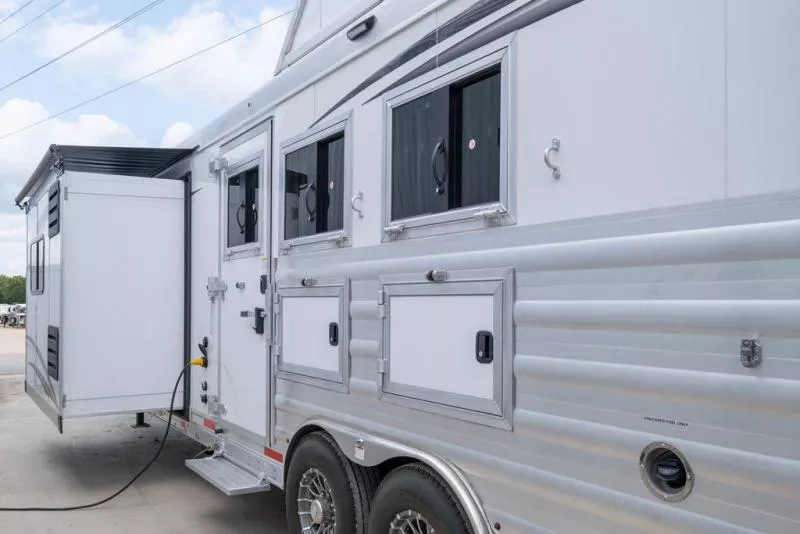 new Horse Trailers Merhow Trailers  for sale, in Seguin, TX Thumbnail 12