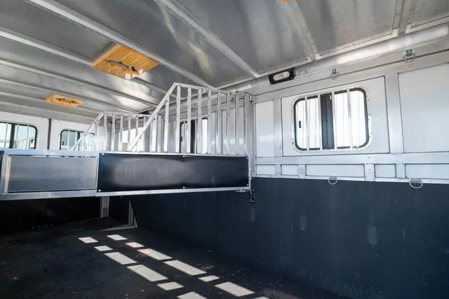 used Horse Trailers Sundowner Trailers  for sale, in Seguin, TX Thumbnail 11